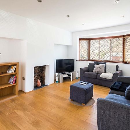 Vila Elegant 2Bd House With Garden And Decked Patio Londýn Exteriér fotografie